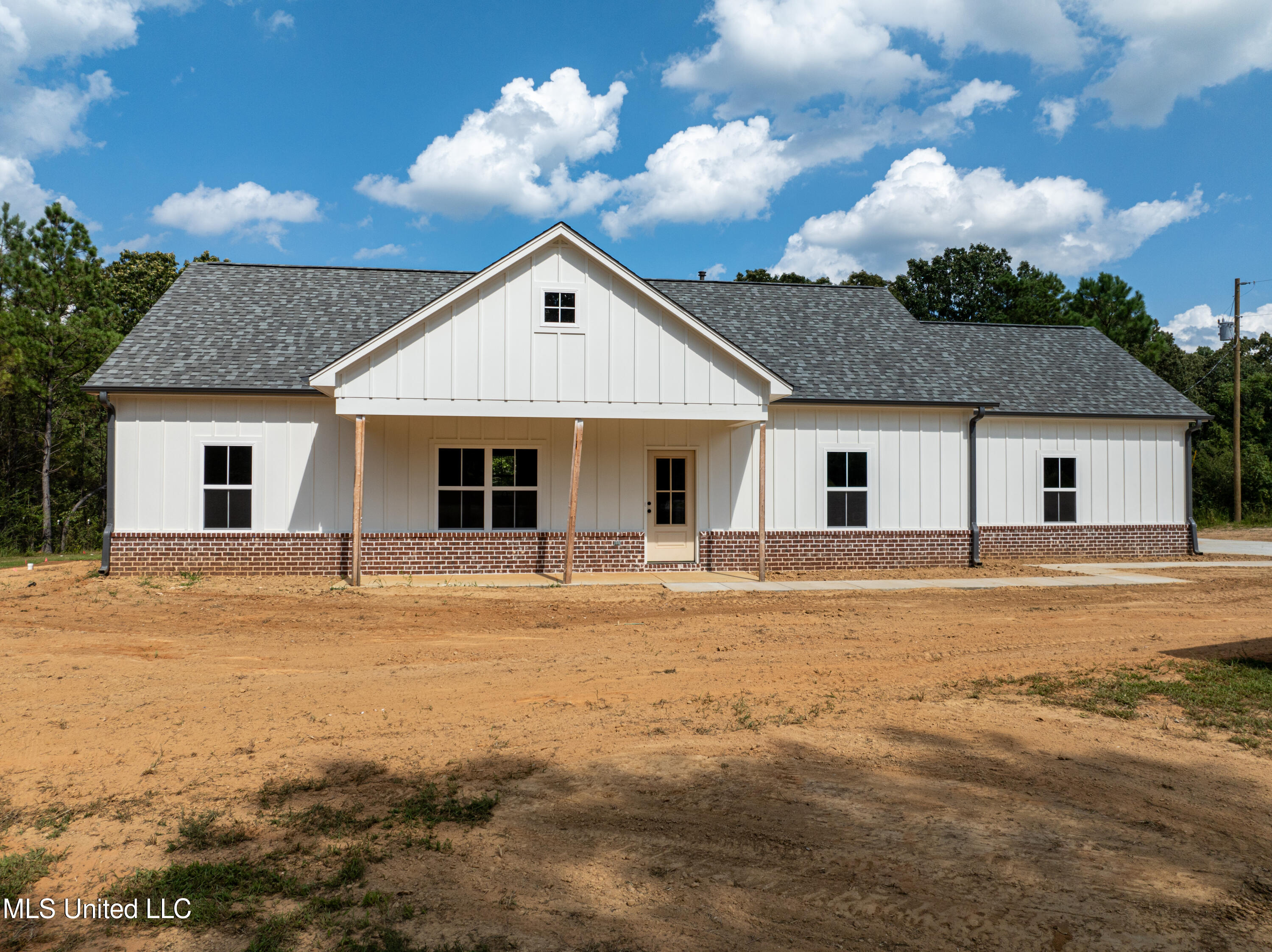 90 Tara Road Holly Springs, MS 38635 - Photo 2 of 34 DF8E18D0-1671-4373-9A8A-191079BA04EA
