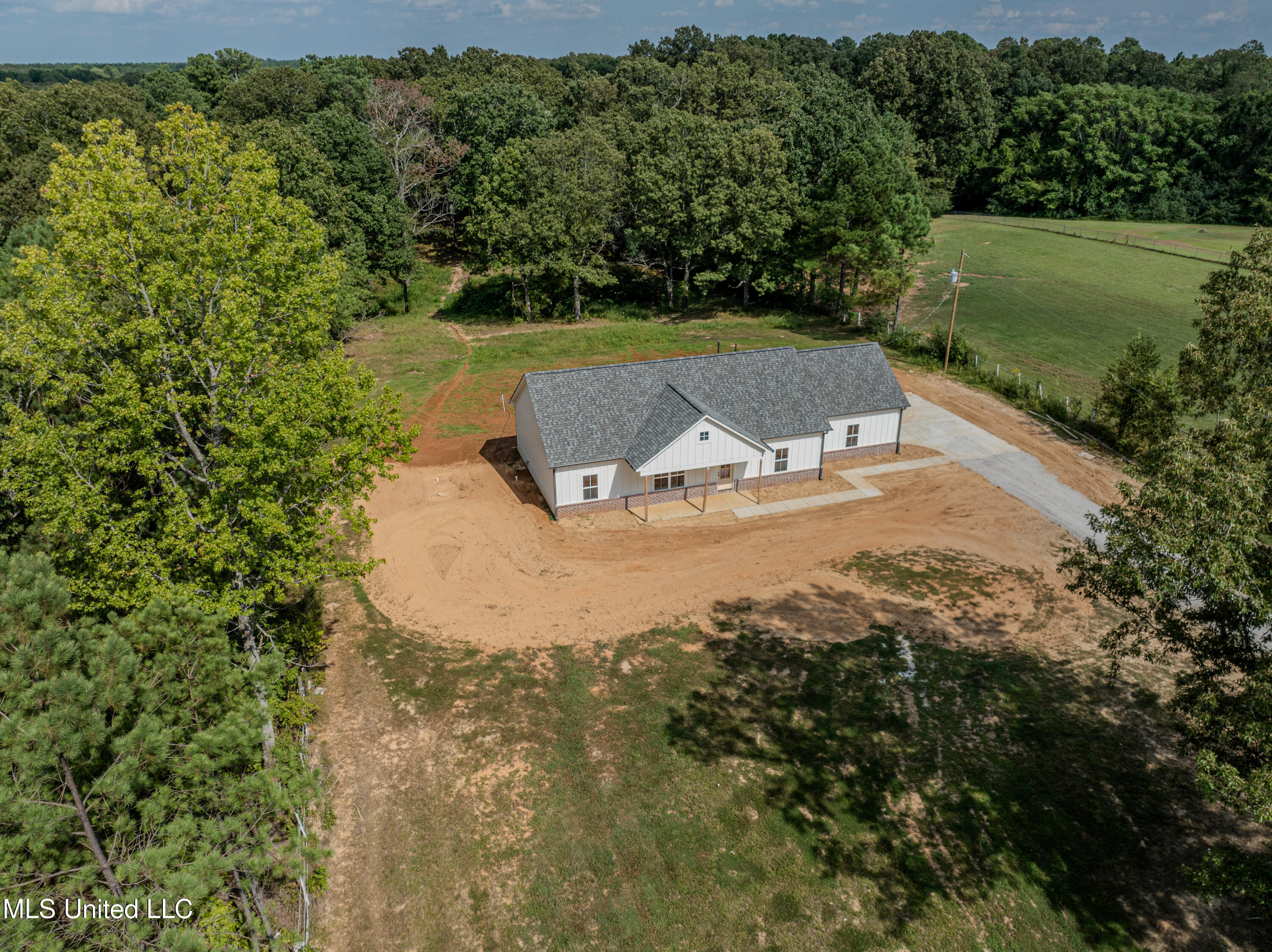 90 Tara Road Holly Springs, MS 38635 - Photo 7 of 34 9F487400-A36A-41A7-8012-C5C9EE89DABC