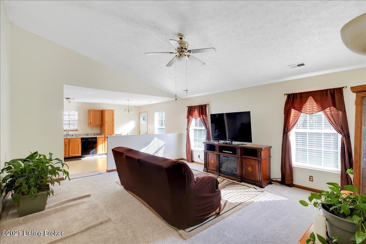 9731 Brooks Bend Road Louisville, KY 40258 - Photo 5 of 24 9731 Brooks Bend Rd-108