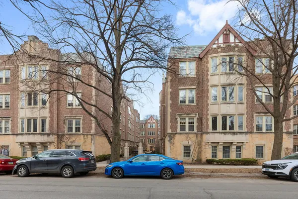 $382,500 | 1118 Washington Boulevard, Unit 1A, Oak Park, IL 60302