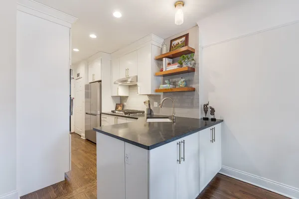 $382,500 | 1118 Washington Boulevard, Unit 1A, Oak Park, IL 60302