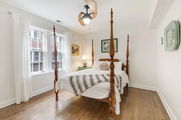 $382,500 | 1118 Washington Boulevard, Unit 1A, Oak Park, IL 60302