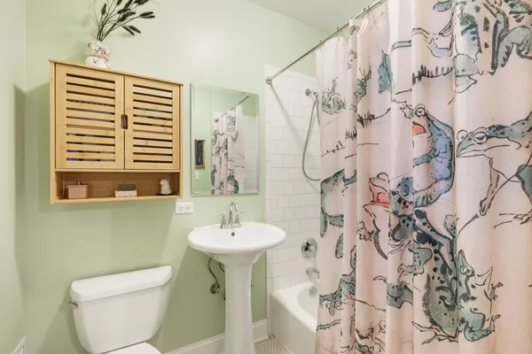 $382,500 | 1118 Washington Boulevard, Unit 1A, Oak Park, IL 60302