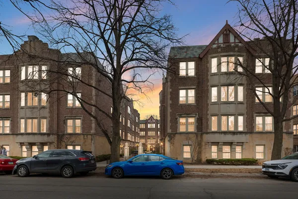$382,500 | 1118 Washington Boulevard, Unit 1A, Oak Park, IL 60302