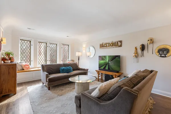$382,500 | 1118 Washington Boulevard, Unit 1A, Oak Park, IL 60302