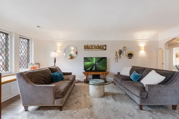 $382,500 | 1118 Washington Boulevard, Unit 1A, Oak Park, IL 60302
