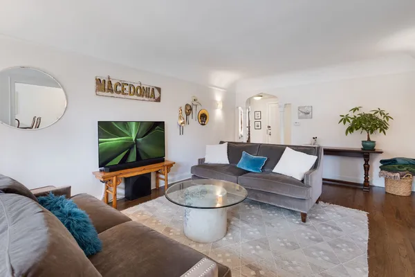 $382,500 | 1118 Washington Boulevard, Unit 1A, Oak Park, IL 60302