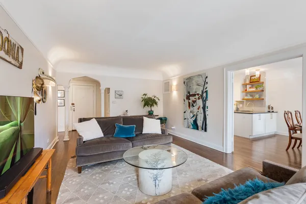 $382,500 | 1118 Washington Boulevard, Unit 1A, Oak Park, IL 60302