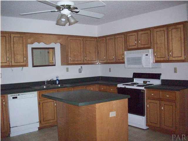 48286 Phillipsville Road Bay Minette, AL 36507 - Photo 5 of 19 kitchen