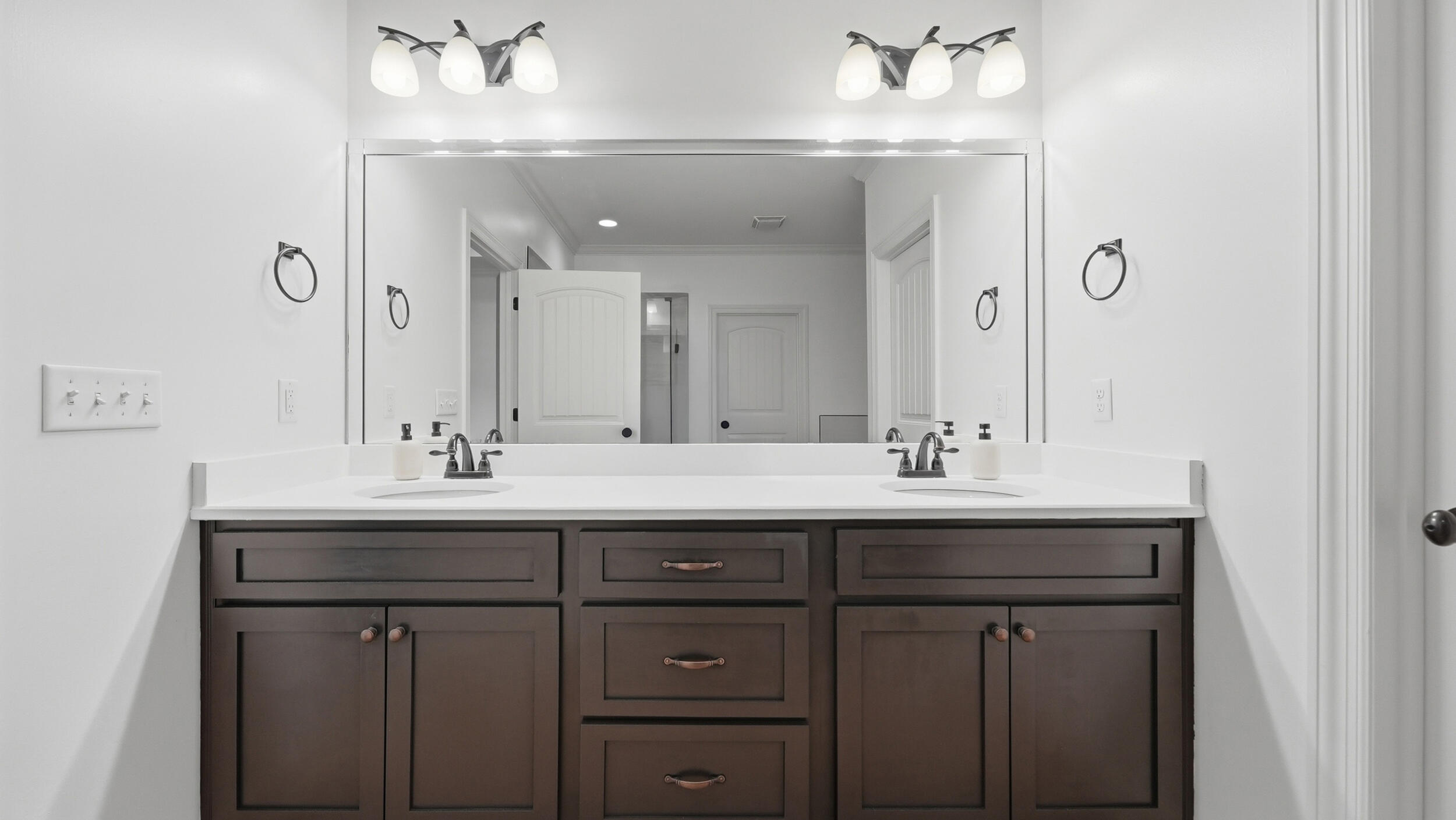 3544 Morning Dew Cove Apison, TN 37302 - Photo 19 of 39 Main Bathroom