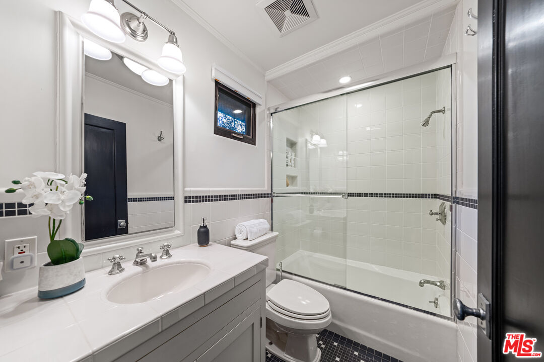 3606 Mandeville Canyon Road Los Angeles, CA 90049 - Photo 21 of 32 a bathroom with a sink toilet and shower