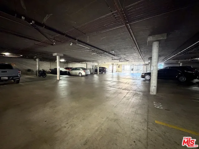 $2,400 | 326 South Manhattan Place, Unit 205, Los Angeles, CA 90020