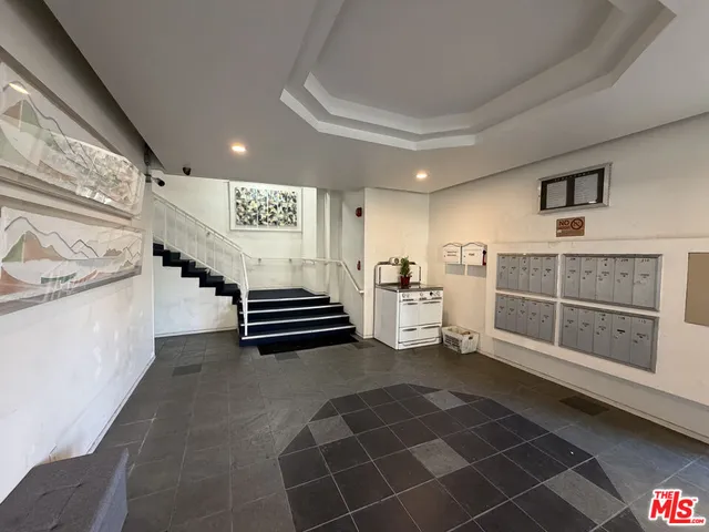 $2,400 | 326 South Manhattan Place, Unit 205, Los Angeles, CA 90020