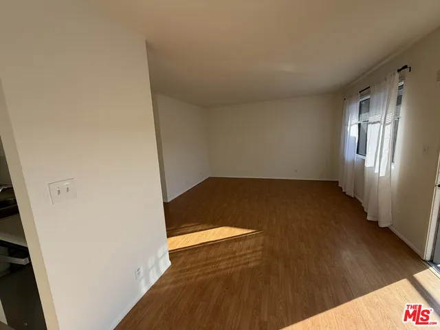 $2,400 | 326 South Manhattan Place, Unit 205, Los Angeles, CA 90020