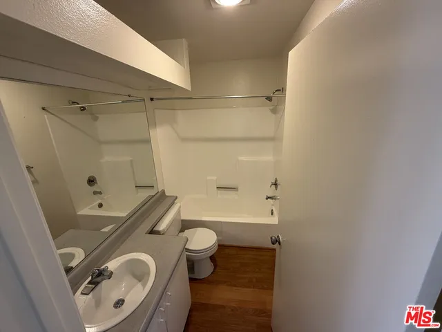 $2,400 | 326 South Manhattan Place, Unit 205, Los Angeles, CA 90020