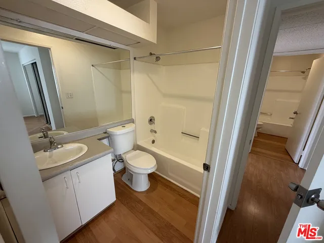 $2,400 | 326 South Manhattan Place, Unit 205, Los Angeles, CA 90020