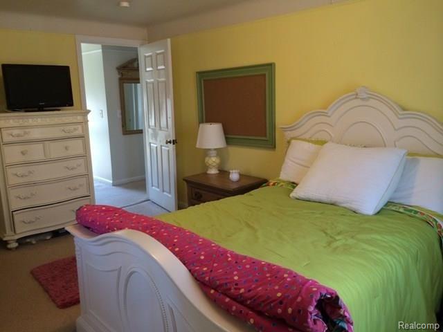 352 Ridgemont Road Grosse Pointe, MI 48236 - Photo 12 of 20 bed2.jpg