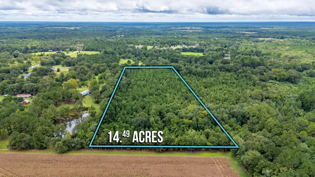 a view of a yard with a park