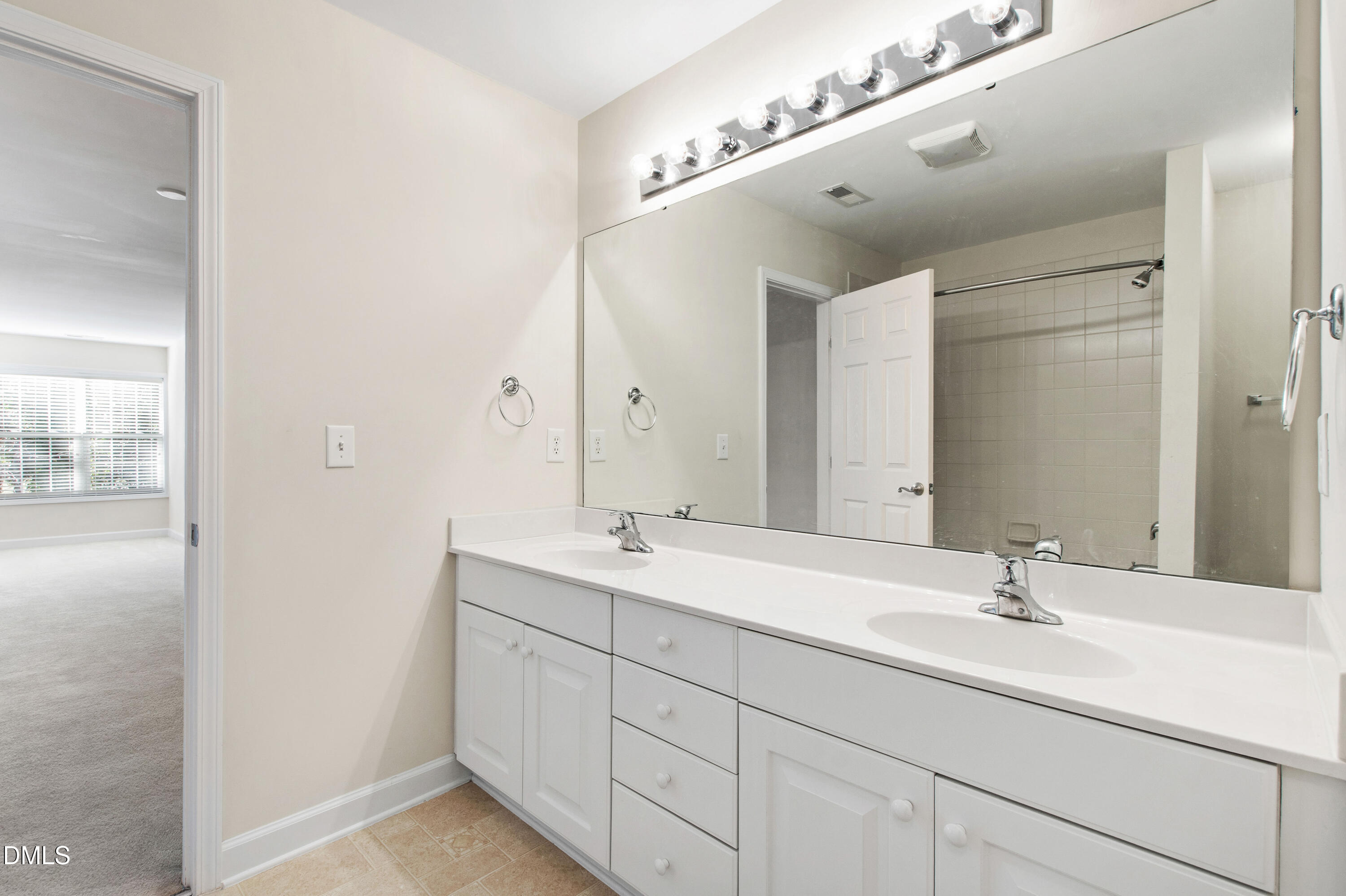 807 Swan Neck Lane Raleigh, NC 27615 - Photo 29 of 39 Swan (34)