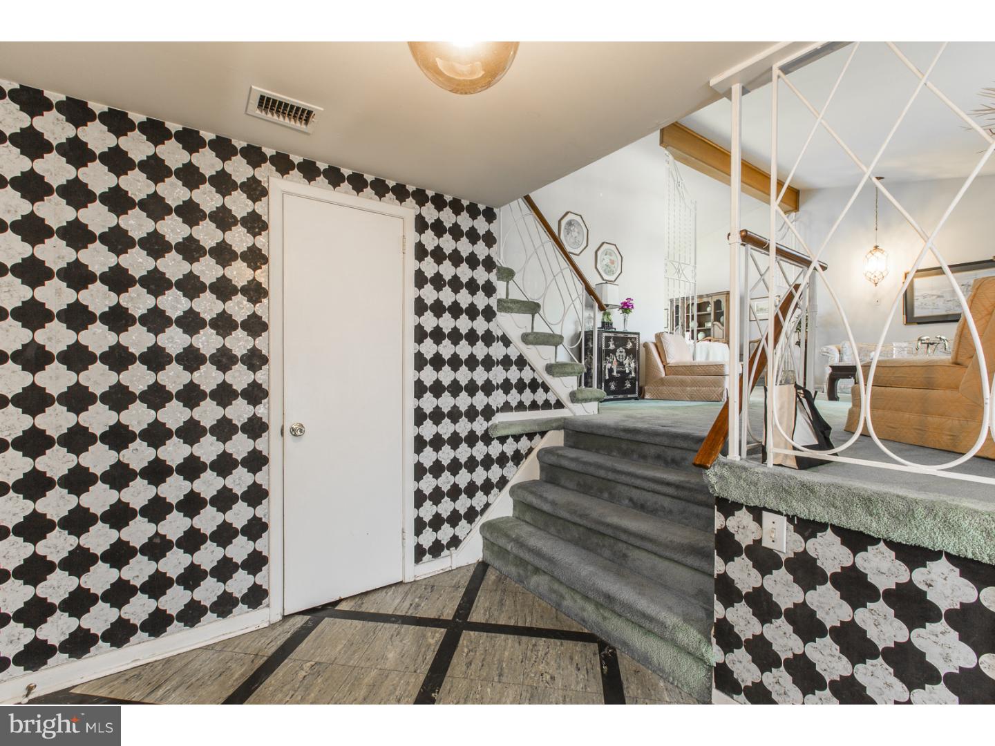 7801 Green Valley Road Wyncote, PA 19095 - Photo 11 of 22 Foyer