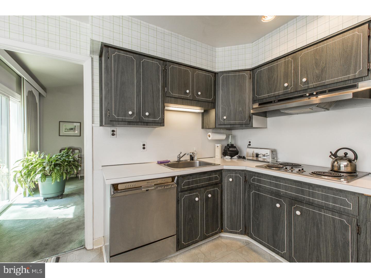 7801 Green Valley Road Wyncote, PA 19095 - Photo 9 of 22 Kitchen