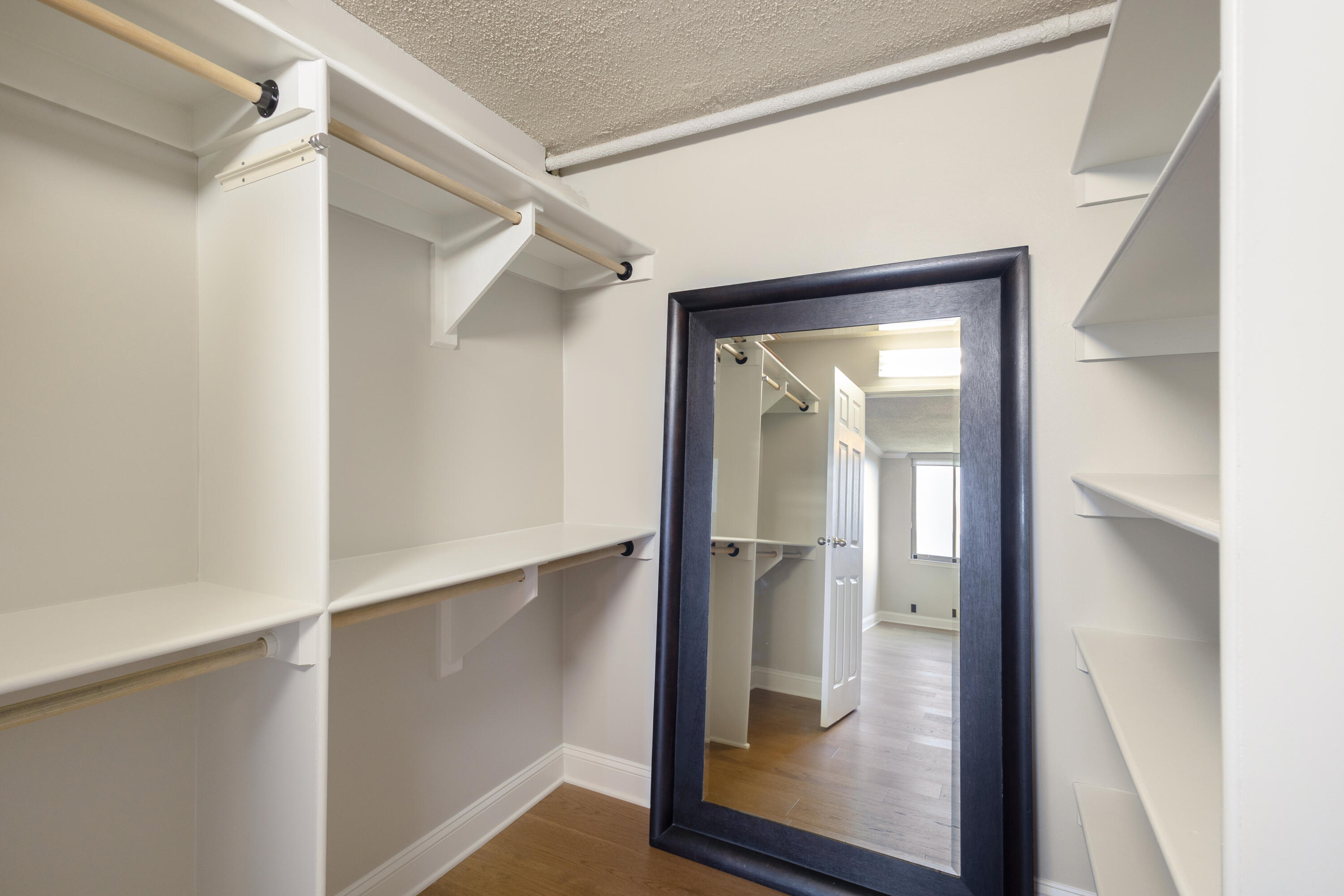 1131 Stringers Ridge Road, Unit 9J Chattanooga, TN 37405 - Photo 15 of 47 Primary Closet