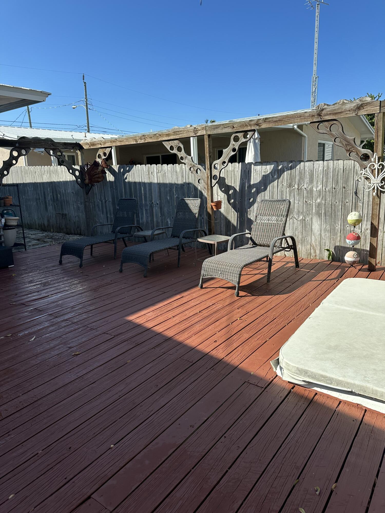 308 2nd Key Key Largo, FL 33037 - Photo 15 of 17 a view of a roof deck with wooden floor and seating space