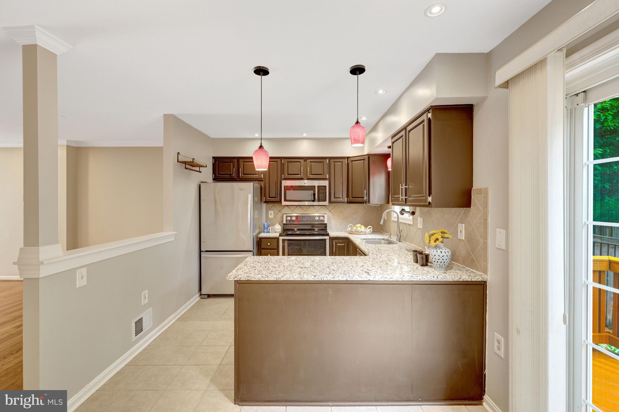 11992 Sentinel Point Court Reston, VA 20191 - Photo 17 of 49 Sunny, updated kitchen
