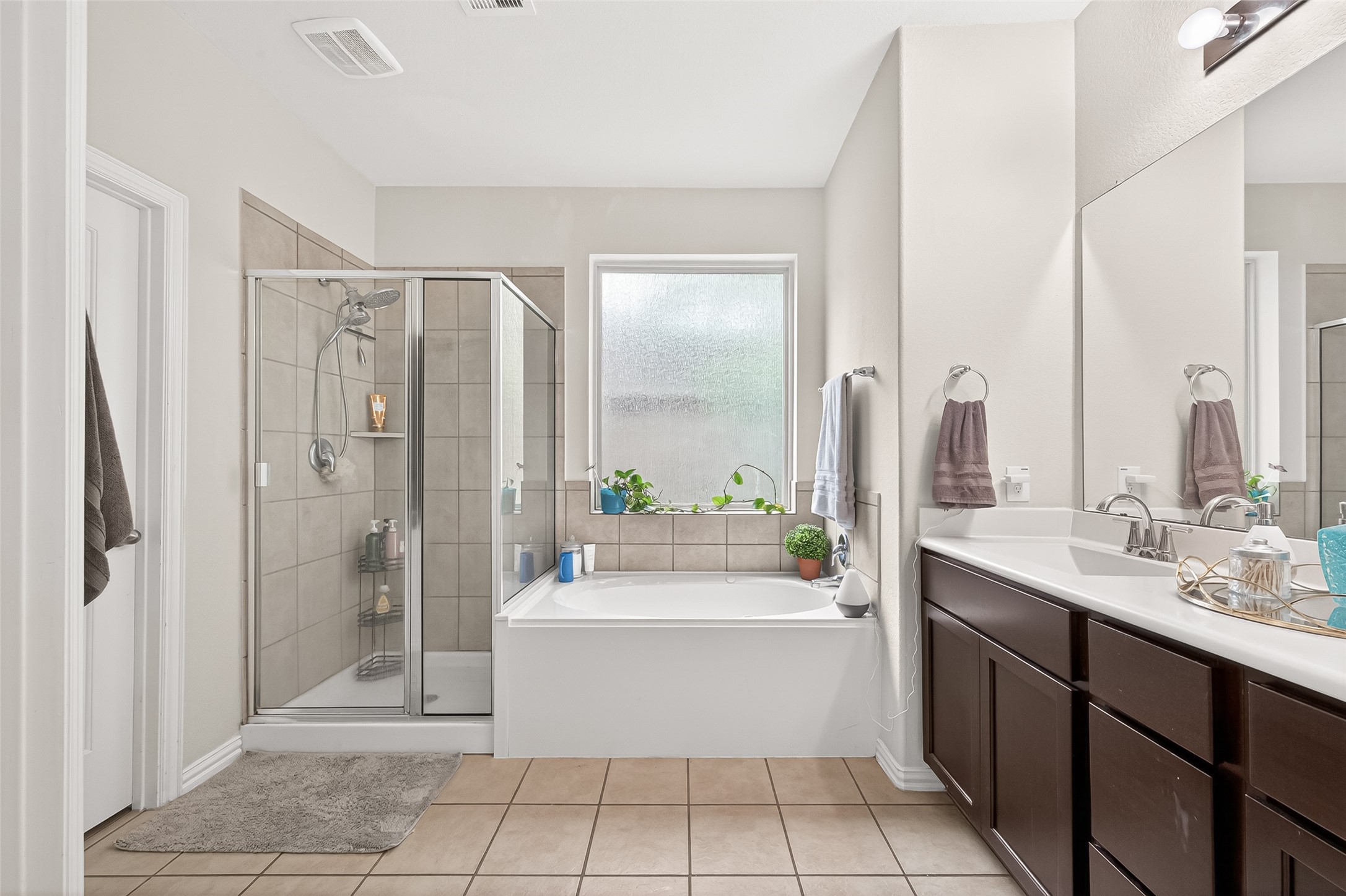 8 Landscape Court Conroe, TX 77301 - Photo 26 of 43 a bathroom with a double vanity sink a mirror a bathtub and shower
