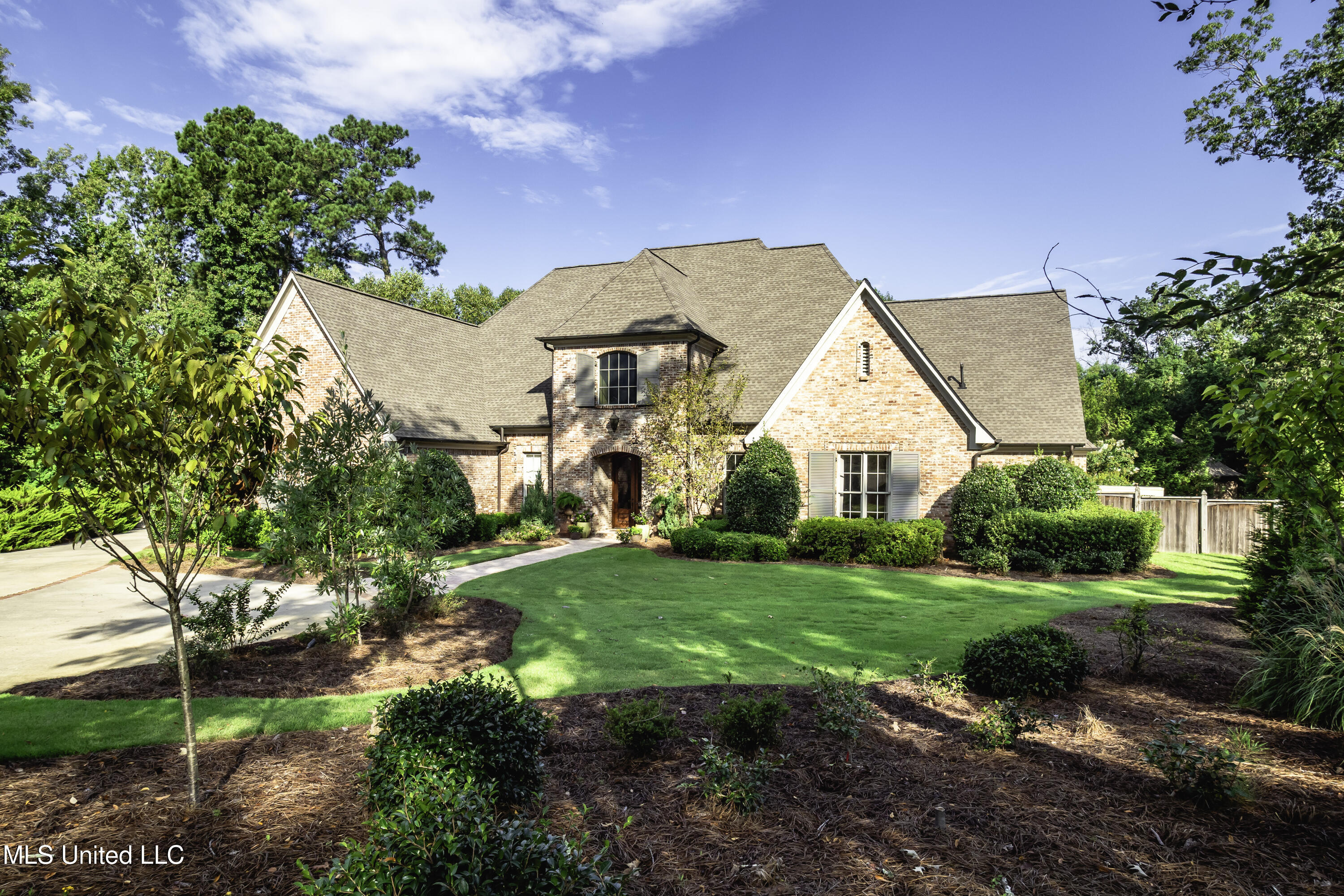 104 Cherry Laurel Court Ridgeland, MS 39157 - Photo 2 of 80 P8220002