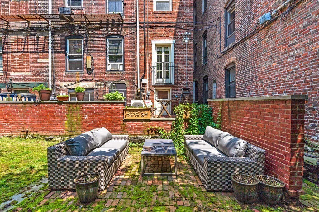 44 Hull Street Boston, MA 02113 - Photo 3 of 26 Gallery Image 3