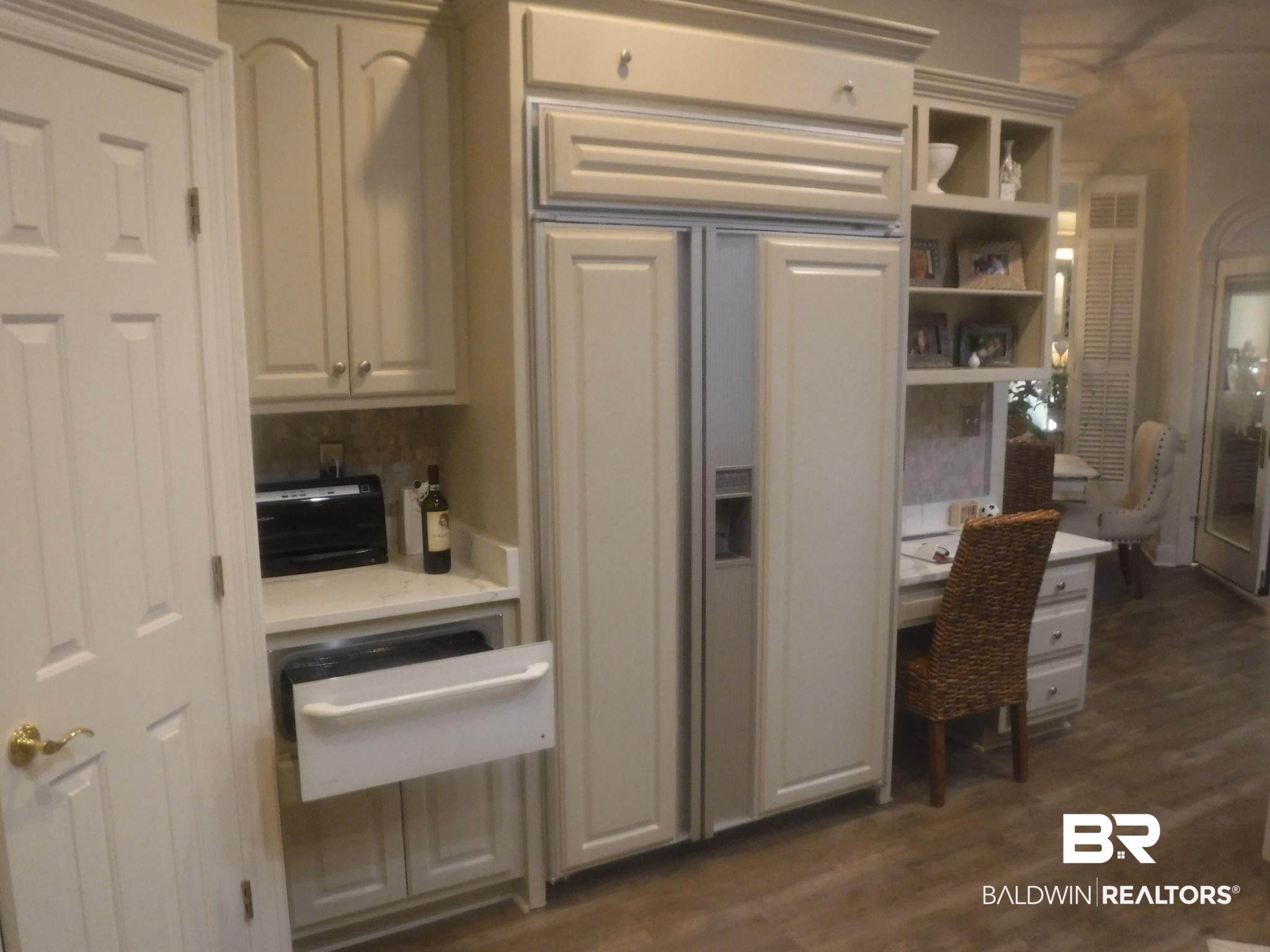 259 South Cedar Street Mobile, AL 36602 - Photo 7 of 27 Subzero Fridge, warming drawer