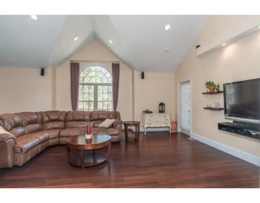 7 Locust Street Middleton, MA 01949 - Photo 9 of 30 Gallery Image 9