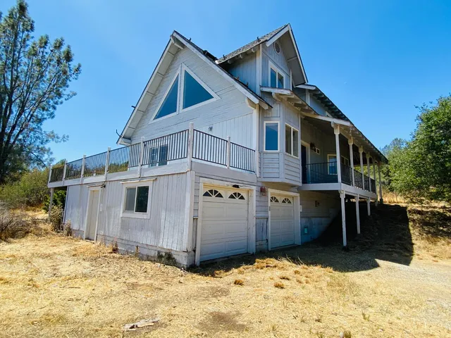 a view of a house with snow in the yard