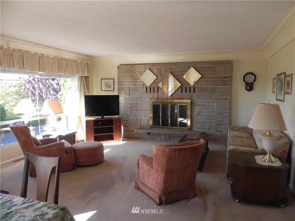 532 Southwest 3rd Place Renton, WA 98057 - Photo 4 of 11