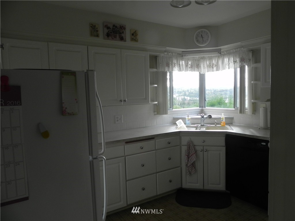 532 Southwest 3rd Place Renton, WA 98057 - Photo 6 of 11