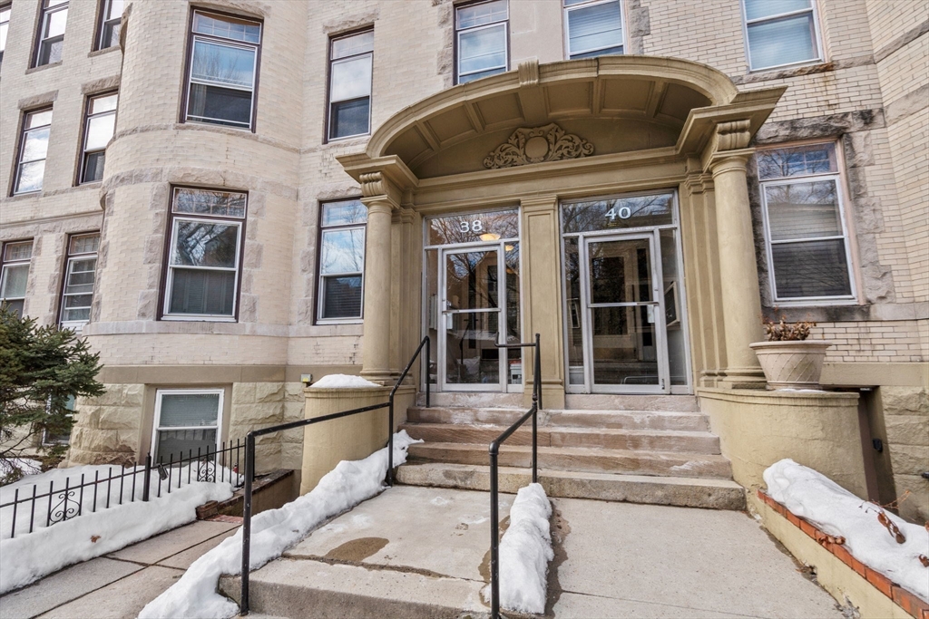 38 Winchester Street, Unit 4 Brookline, MA 02446 - Photo 14 of 15