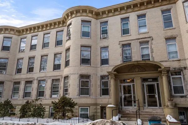 $575,000 | 38 Winchester Street, Unit 4, Brookline, MA 02446