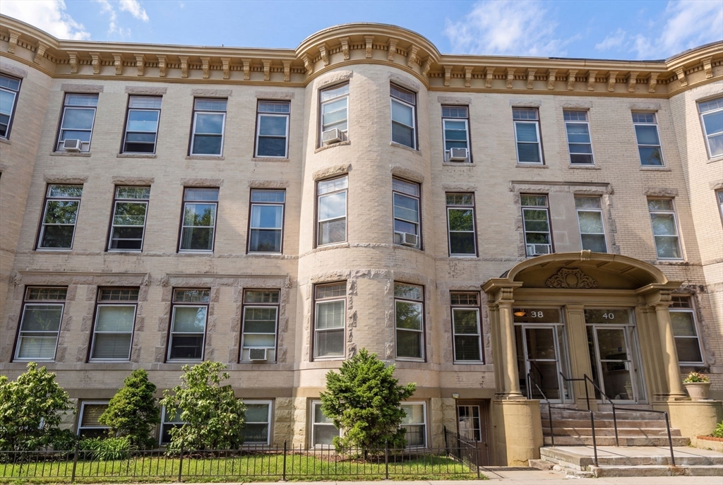 38 Winchester Street, Unit 4 Brookline, MA 02446 - Photo 2 of 15