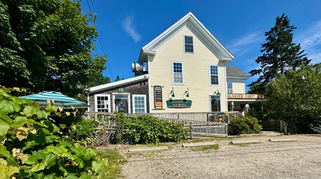 $749,000 | 62 West Main Street, Vinalhaven, ME 04863