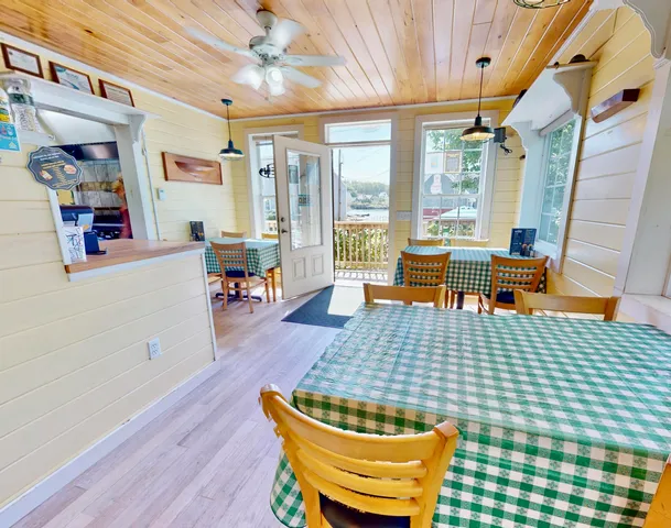 $749,000 | 62 West Main Street, Vinalhaven, ME 04863
