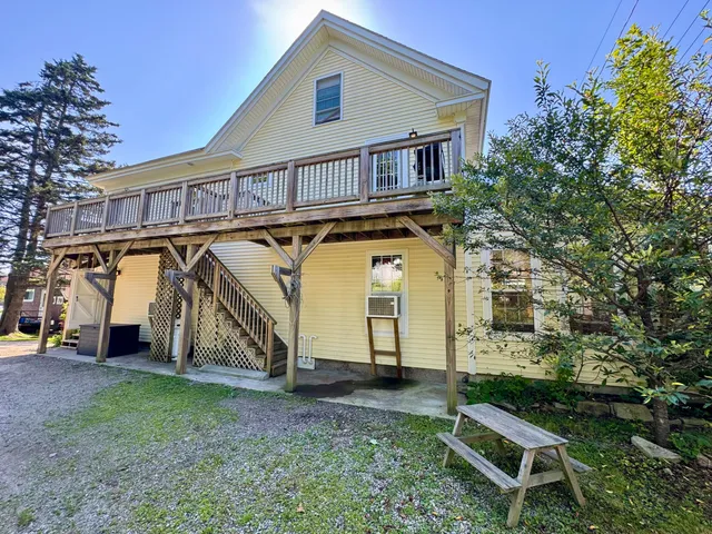 $749,000 | 62 West Main Street, Vinalhaven, ME 04863