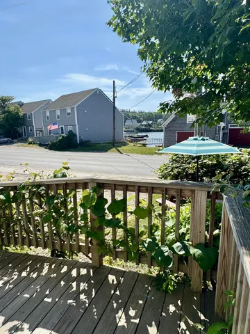 $749,000 | 62 West Main Street, Vinalhaven, ME 04863