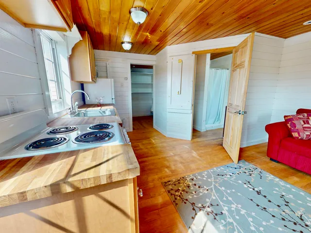 $749,000 | 62 West Main Street, Vinalhaven, ME 04863