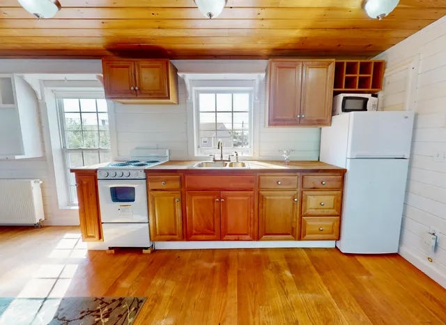 $749,000 | 62 West Main Street, Vinalhaven, ME 04863
