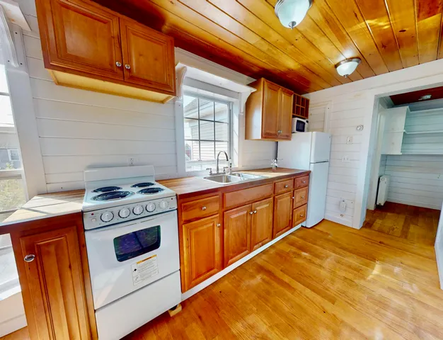 $749,000 | 62 West Main Street, Vinalhaven, ME 04863