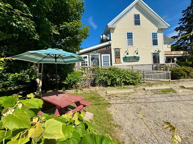 $749,000 | 62 West Main Street, Vinalhaven, ME 04863