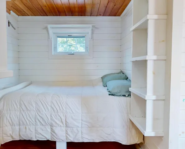 $749,000 | 62 West Main Street, Vinalhaven, ME 04863