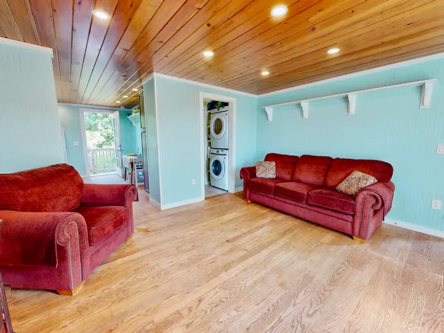 $749,000 | 62 West Main Street, Vinalhaven, ME 04863