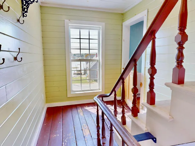 $749,000 | 62 West Main Street, Vinalhaven, ME 04863